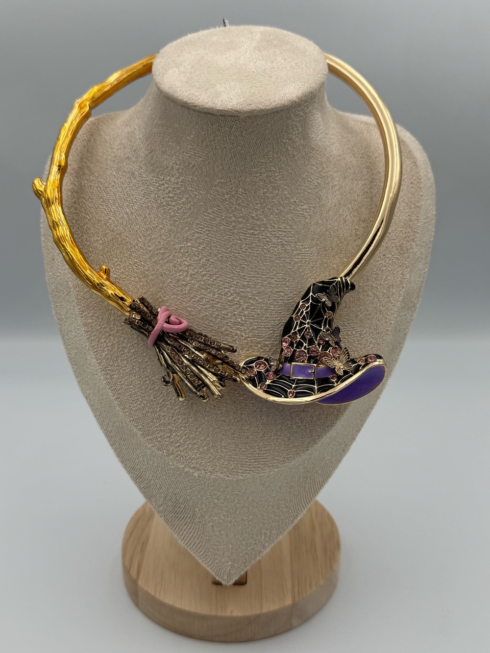 NWT Betsey Johnson Halloween Witch Hat‎ Broom Statement Collar Necklace